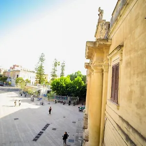 https://la-terrazza-di-san-biagio.lecce-hotels.com